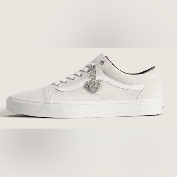 Vans Womens “Love is Pain”  Old Skool 
Blanc De Blanc White with heart charm. - Picture 2 of 5